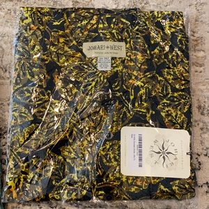 Men’s short sleeve button down shirt